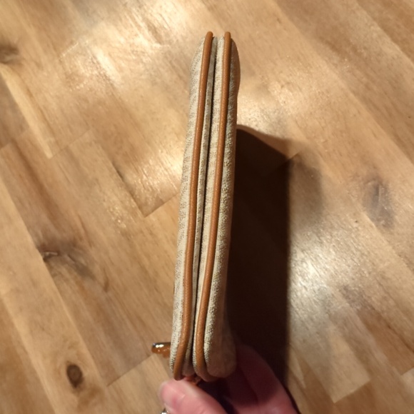 Michael Kors cream & tan double zip wristlet - Picture 3 of 11